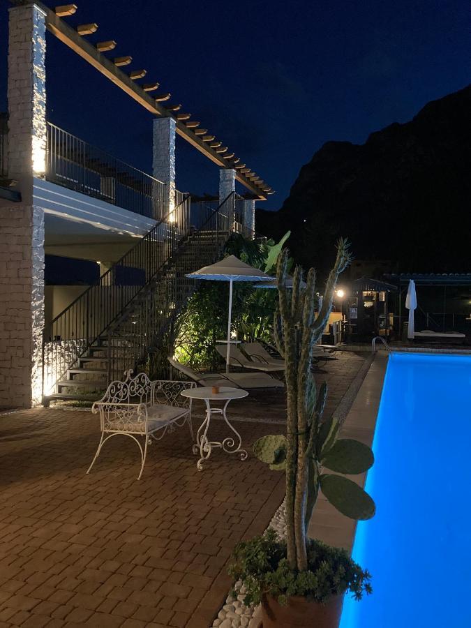 瑟格提尼公寓式酒店 加尔达湖滨 外观 照片